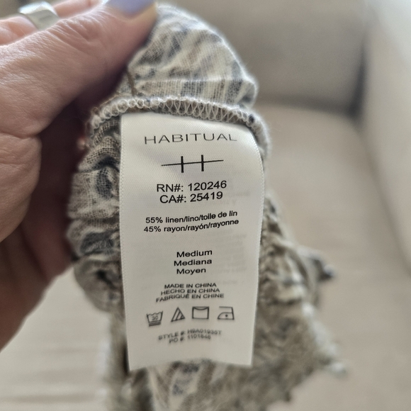 Habitual White, Brown, Black Print Women's Smocked Top Sz Medium - Picture 6 of 8